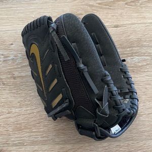 NEW Nike 10” kids baseball glove